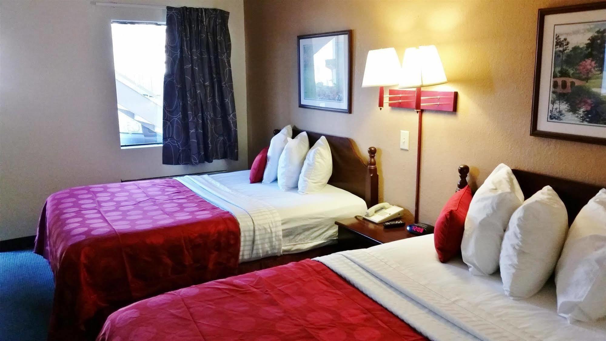 Country Hearth Inn & Suites Augusta Eksteriør billede